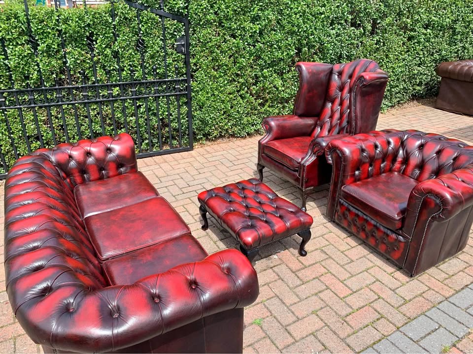 AS NEW OXBLOOD CHESTERFIELD SUITE SEE ADD DETAILS ATTACHED FULL UK DELIVERY 🚚 AVAILABLE